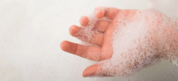 Lavage des mains enfant en mousse — Photo