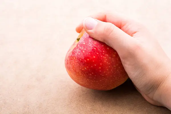 Назад до шкільної теми з яблуком — стокове фото