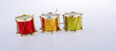 Küçük renkli oyuncak davul 