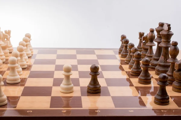 Schaakbord met schaakstukken — Stockfoto
