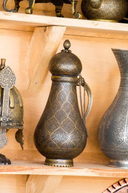 Oryantal tarzı antik metal kabı  