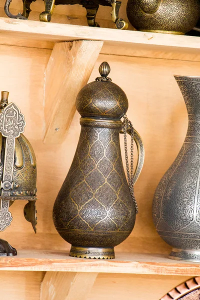 Oryantal tarzı antik metal kabı  