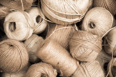 Kahverengi kumaş iplik rulo kümesi