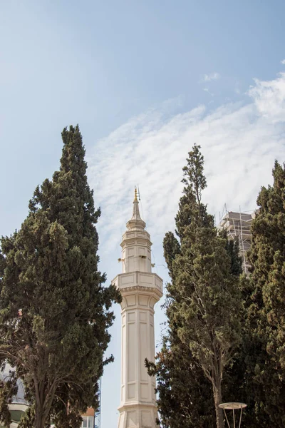 Minaret des mosquées ottomanes en vue — Photo