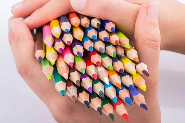 Ручные цветные карандаши — стоковое фото