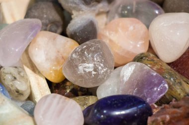 Doğal mineral değerli taşlar kümesi 