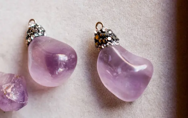 Doğal mineral değerli taşlar kümesi 