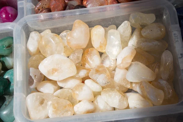 Doğal mineral değerli taşlar kümesi 