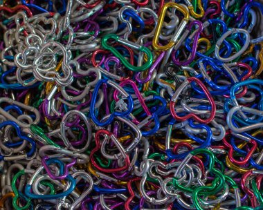 Kalp şeklinde renkli dekoratif objeler 