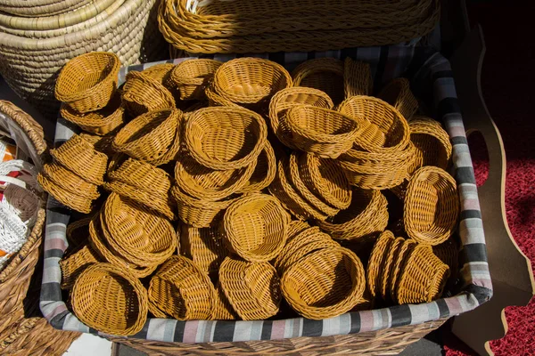 Cestas de mimbre vacías para la venta — Foto de Stock