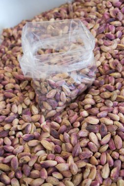 Fıstık kabukları yemeye hazır temizlenir