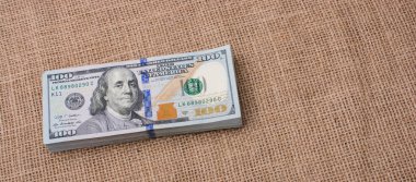 Bizi dolar ve bir kalp şekli paket