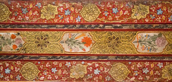 Padrões florais otomanos em madeira — Fotografia de Stock