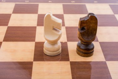 Satranç taşlı satranç tahtası 