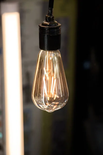 Декоративные антикварные лампочки в стиле Эдисона — стоковое фото