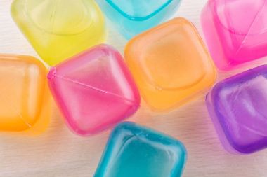 Ahşap renkli buz küpleri sahte