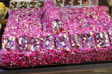 Bir sürü geleneksel Türk Lokum şekeri.