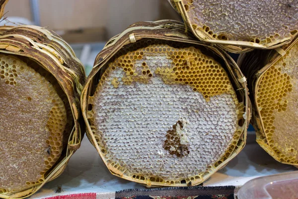 Süßer Frischer Honig Versiegelten Wabenrahmen — Stockfoto