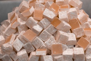 Türk tatlıları geleneksel tarzda yapılıyor