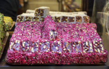 Bir sürü geleneksel Türk Lokum şekeri.