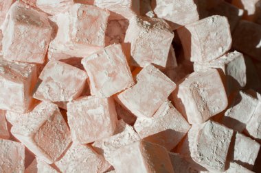 Bir sürü geleneksel Türk Lokum şekeri.