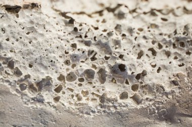 Yeni dökülmüş beton yüzeydeki desenler