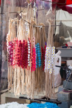 renkli kron sahte çiçek yaptı