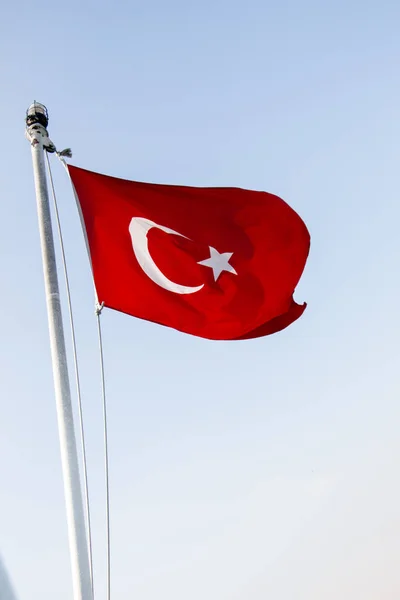 Турецкий национальный флаг — стоковое фото