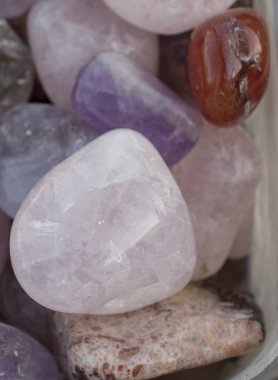 Doğal mineral değerli taşlar kümesi 