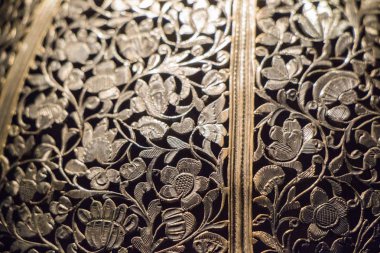 Osmanlı zamanının çiçek desenli örneği