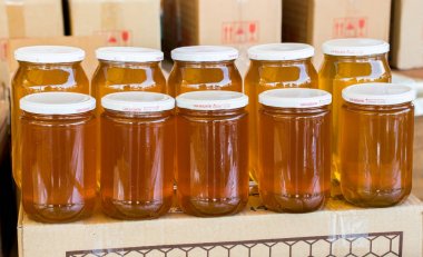 Cam kavanoz kapağı closeup ile ayarla bal 