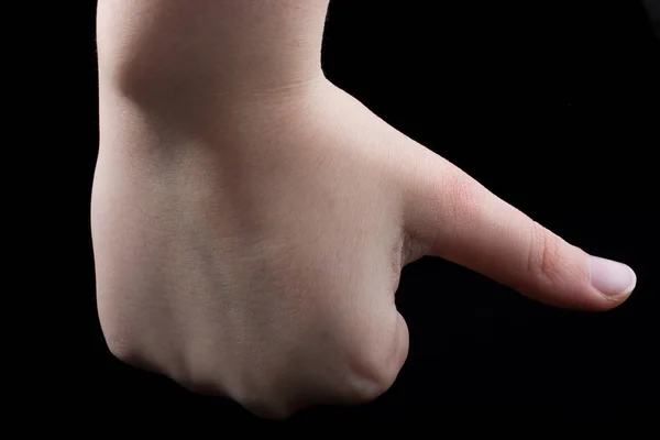 Junge Hand Gestikuliert Auf Schwarzem Hintergrund — Stockfoto
