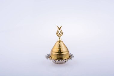 Metalden yapılmış Lale şekli simgesi