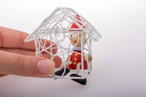 Casa Modelo Mano Con Pinocchio — Foto de Stock