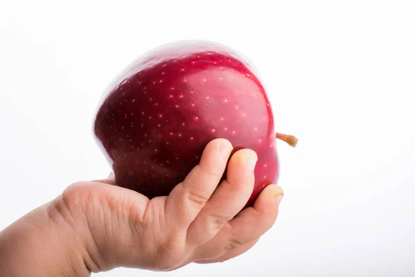 Hand Hält Einen Schönen Roten Apfel Auf Weißem Hintergrund — Stockfoto