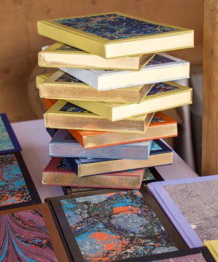 Anice dekoratif kapaklı defter görünürde