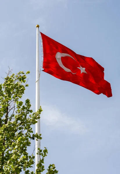 Turkse Nationale Vlag Hangt Aan Een Paal Open Lucht — Stockfoto