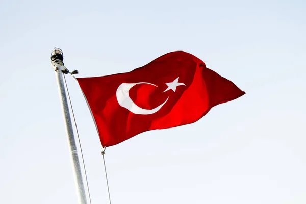 Türkische Nationalflagge Hängt Unter Freiem Himmel Einer Stange — Stockfoto