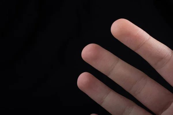 Τρία Δάχτυλα Ενός Χεριού Παιδιού Μέρει Μαύρο Φόντο — Φωτογραφία Αρχείου