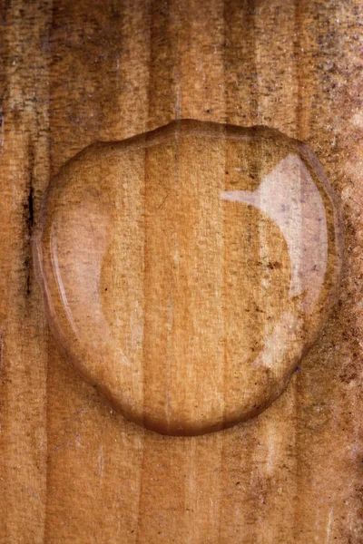 Kolo Vodní Kapky Detailním Zobrazení Dřevěné Pozadí — Stock fotografie