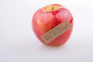 Kırmızı elmayla okula dönüş teması