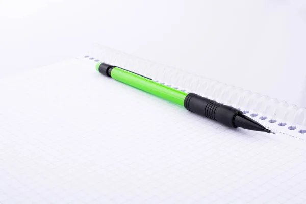 Bleistift Verschiedener Farbe Auf Weißem Hintergrund — Stockfoto