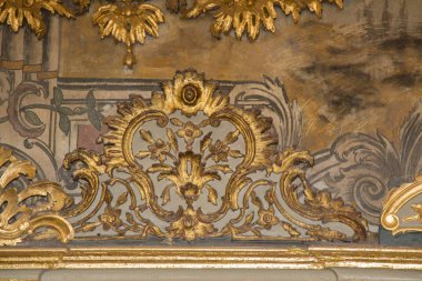 Osmanlı zamanının çiçek desenli örneği