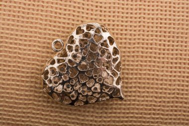 Kalp şeklinde renkli dekoratif objeler 