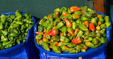 Markette taze kırmızı biber bulundu.