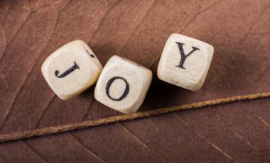 Metin iletisi sözcükler sevinç kelimenin üzerindeki yaprak