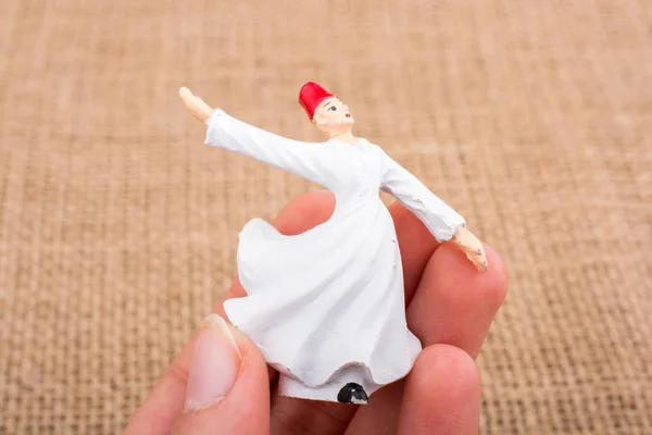 Hand Hält Eine Weiße Sufi Derwischfigur Der Hand — Stockfoto