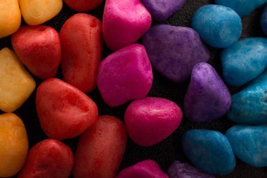 Küçük renkli çakıl yığını taş arka plan olarak