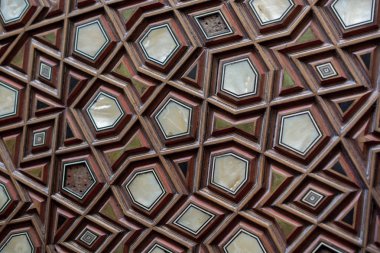 Osmanlı sanatı İnci kaküllerin Anası örneğidir