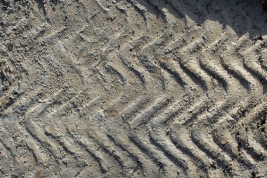 Betondaki lastik izlerini soyut grunge dokusu olarak izler